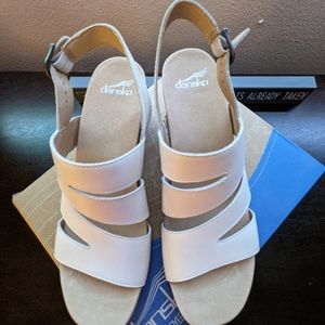 Dansko Ashlee heal sandal.